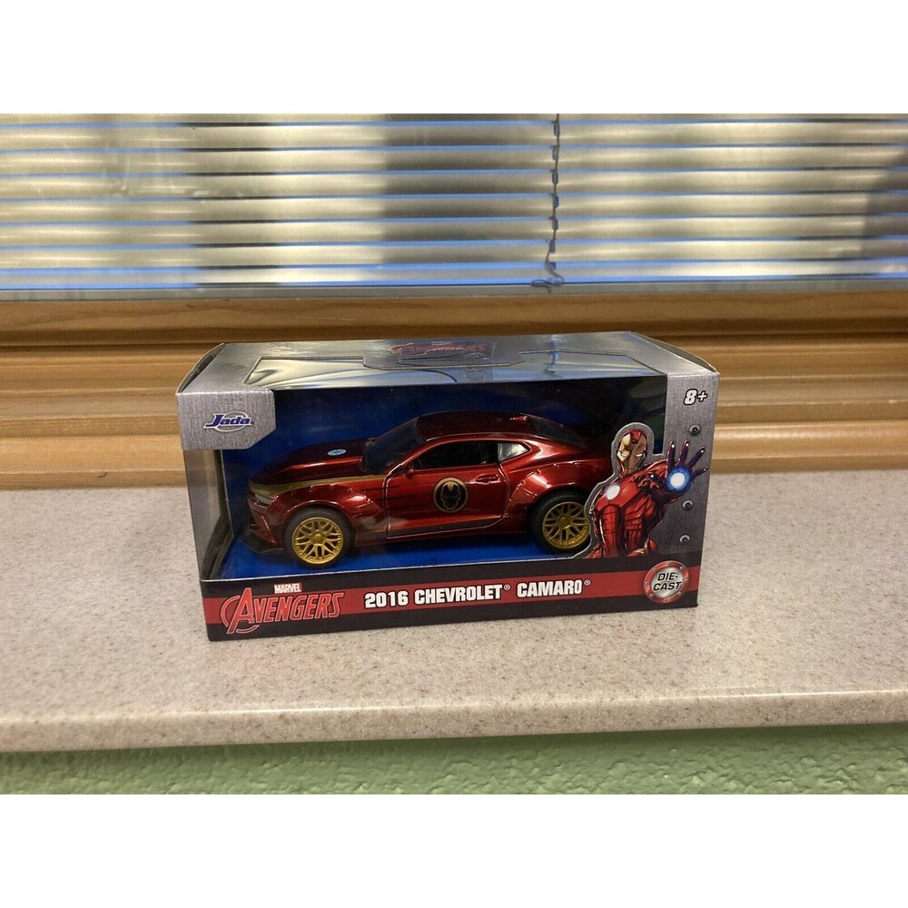 Jada Marvel Avengers Iron Man 2016 Chevy Camaro 1/32 Diecast Model.
